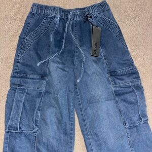 Madden Girl
Juniors' Drawstring-Waist Cargo Skater Jeans M